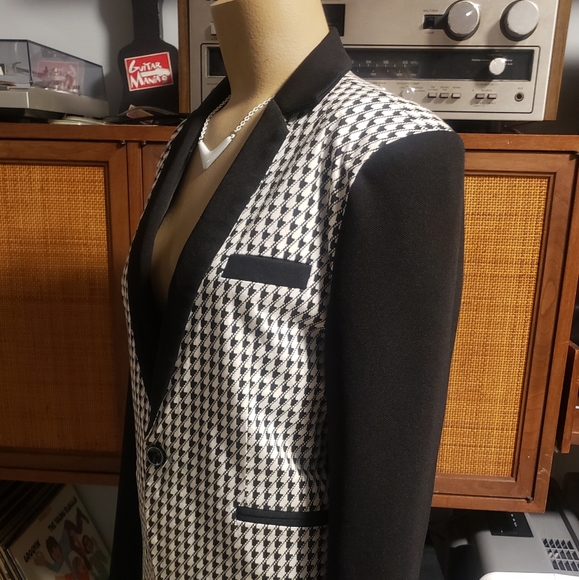 Black & White Checkered Blazer Size Small - Picture 2 of 5